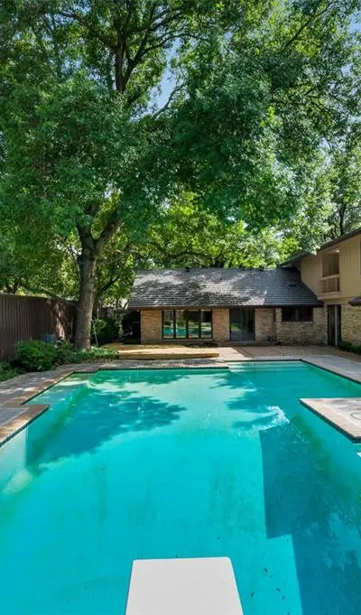 3909 Courtshire Drive, Dallas TX 75229 - Photo 3