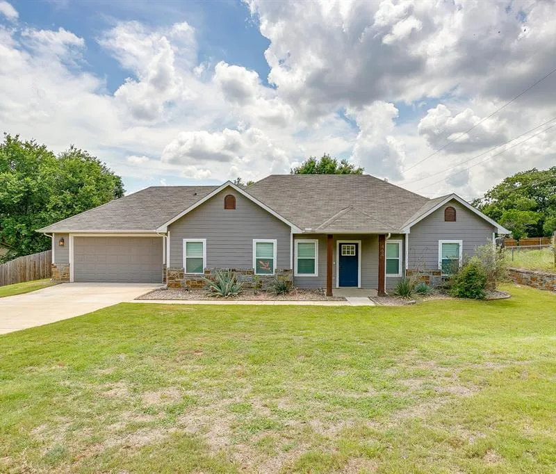 464 Wildwood Lane, Burleson TX 76028