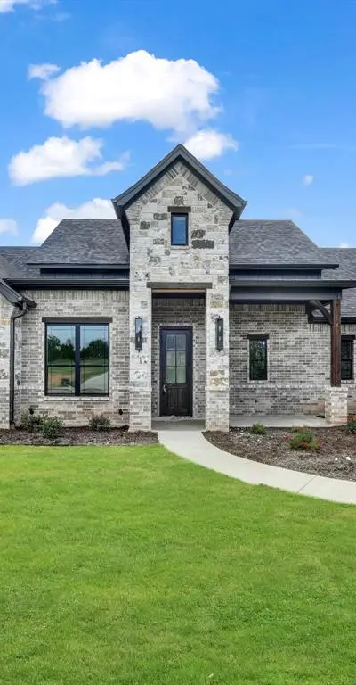 305 Wrangler Court, Weatherford TX 76088