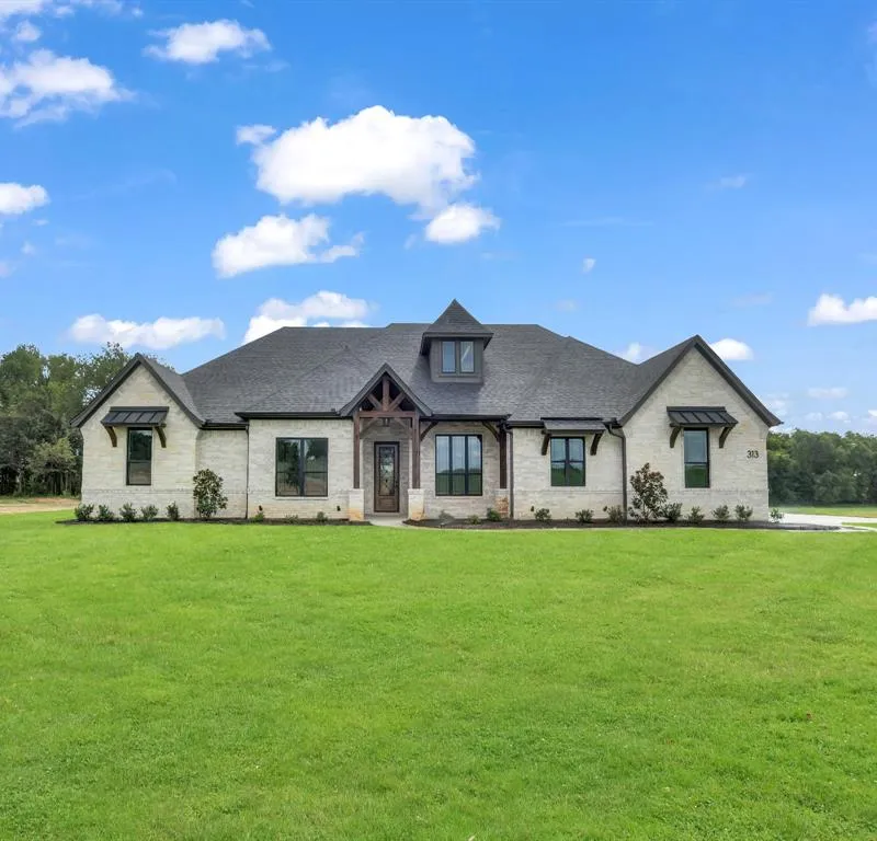 313 Wrangler Court, Weatherford TX 76088