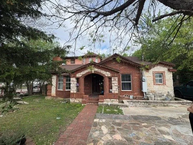 4335 Moler Street, Dallas TX 75211