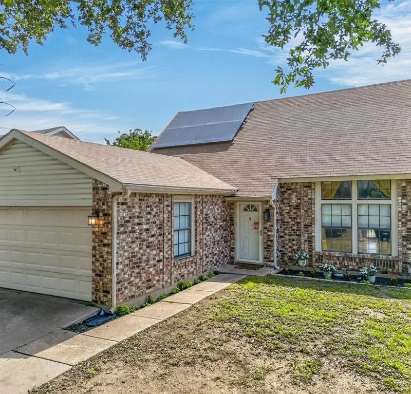 5207 Nocona Lane, Arlington TX 76018