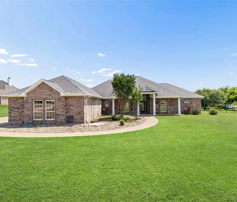 2105 Wood Duck Lane, Granbury TX 76049