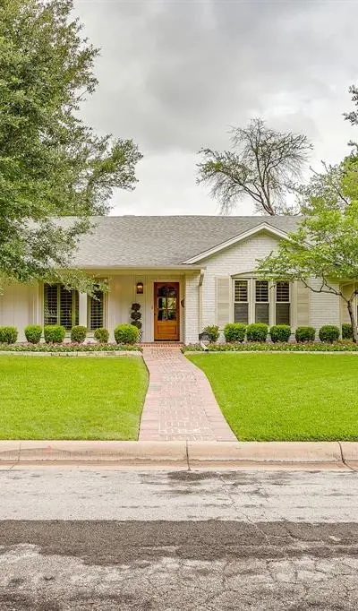 4208 Glenwood Drive, Fort Worth TX 76109