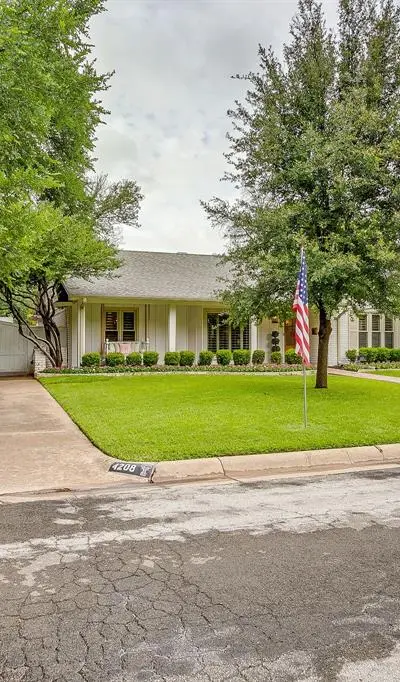 4208 Glenwood Drive, Fort Worth TX 76109 - Photo 4