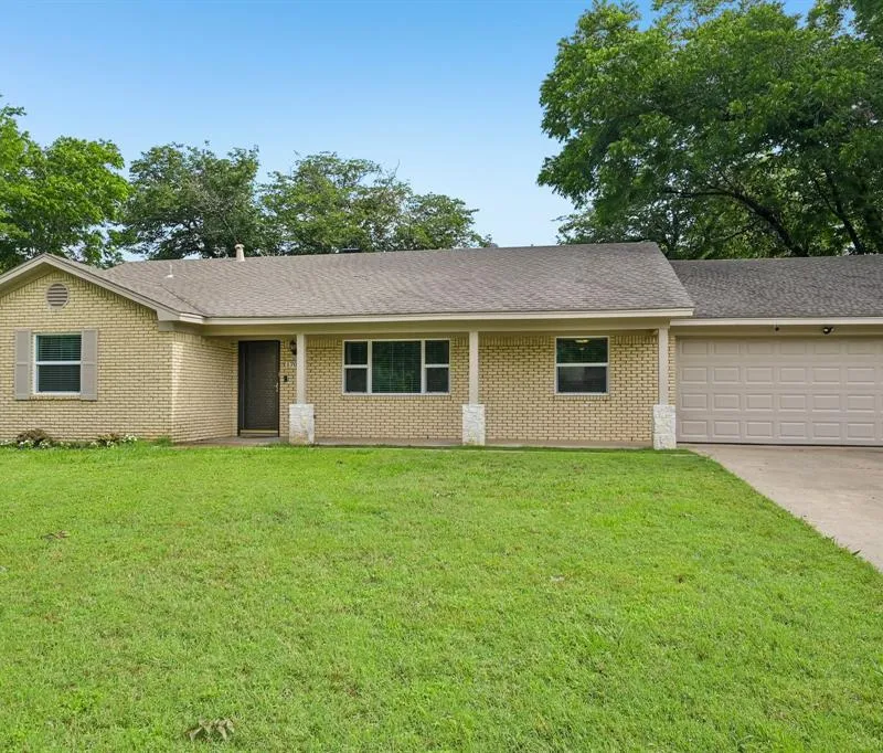 1707 Park Ridge Terrace, Arlington TX 76012