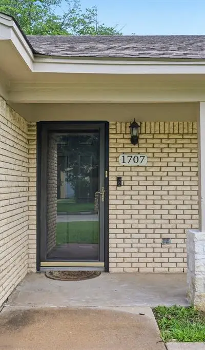 1707 Park Ridge Terrace, Arlington TX 76012 - Photo 4