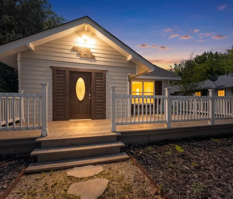 206 Farley Street, Waxahachie TX 75165