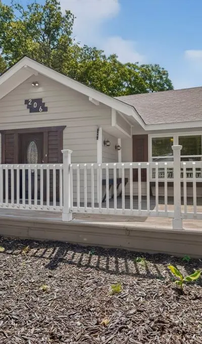 206 Farley Street, Waxahachie TX 75165 - Photo 2