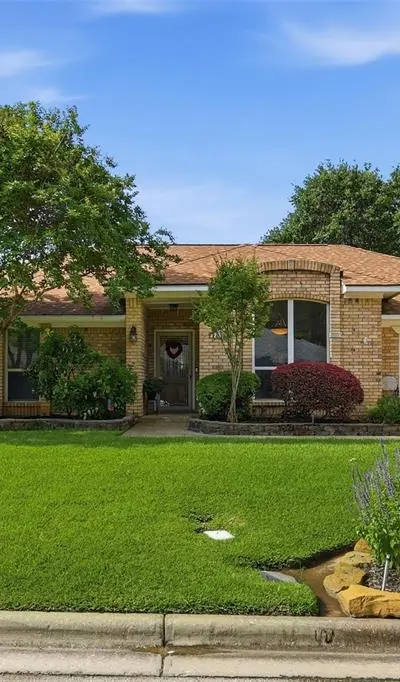 325 Marseille Drive, Hurst TX 76054