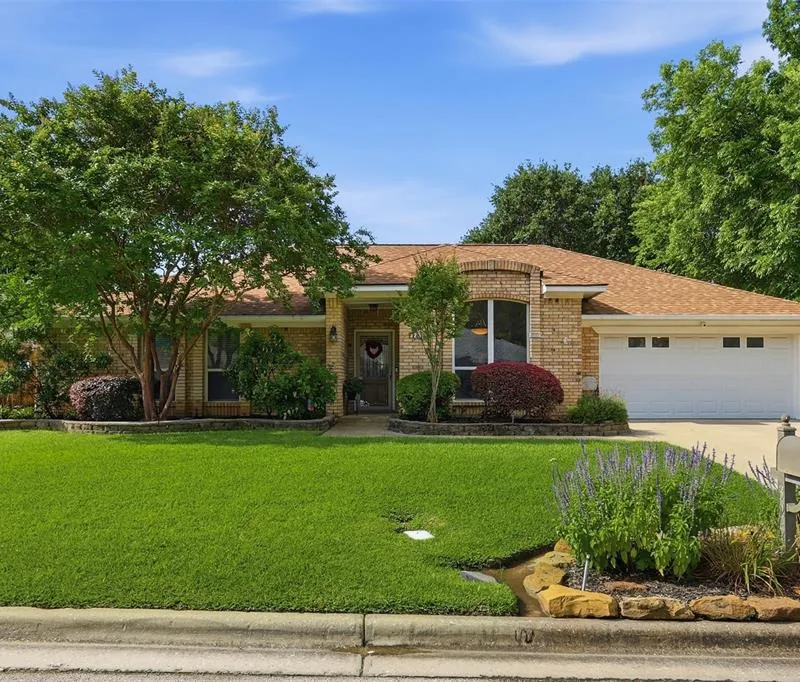 325 Marseille Drive, Hurst TX 76054