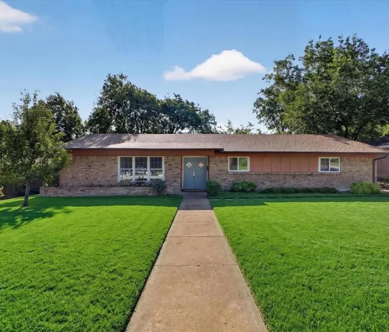 5609 Wedgworth Road, Fort Worth TX 76133
