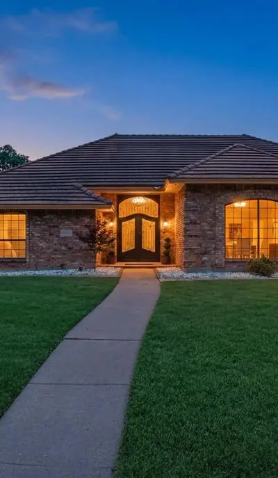 906 Greenbriar Lane, Duncanville TX 75137