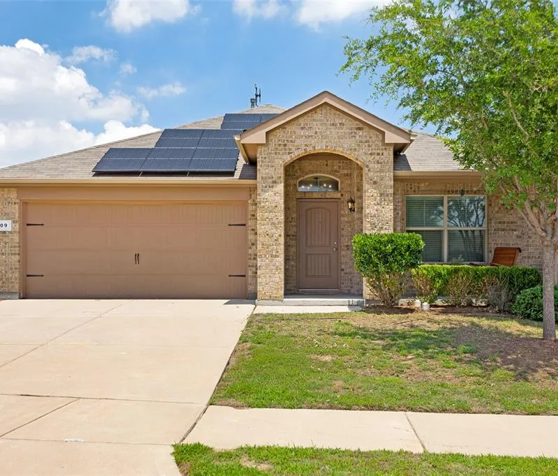 709 Wylie Street, Crowley TX 76036