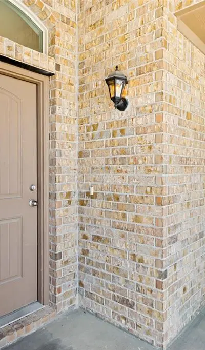 709 Wylie Street, Crowley TX 76036 - Photo 2