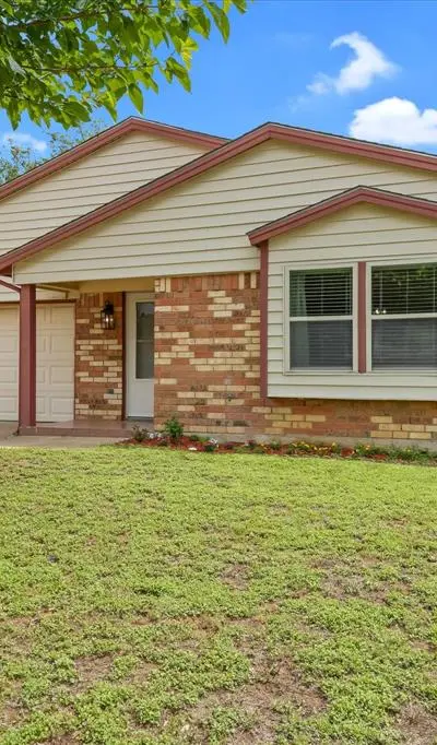 1926 Creek Wood Court, Irving TX 75060 - Photo 3