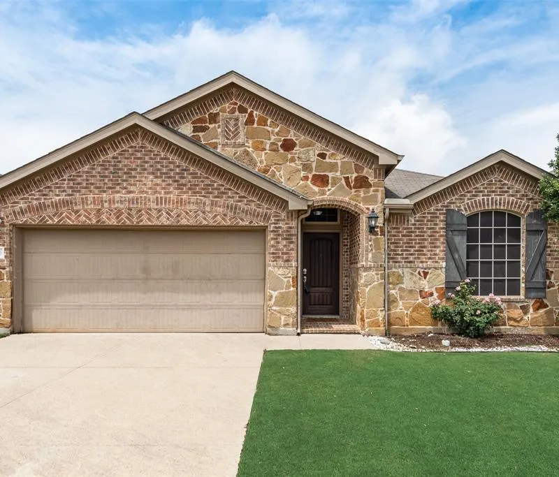 8221 Black Hills Trail, Aubrey TX 76227