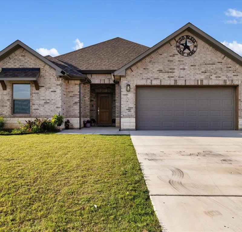 2101 Briarwood Drive, Bridgeport TX 76426