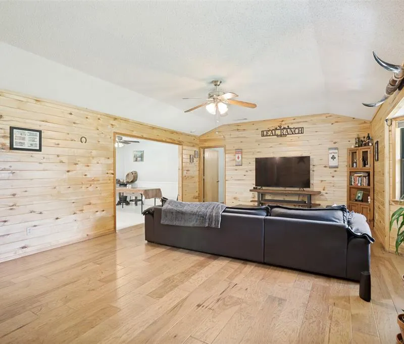 811 Vz County Road 3211, Wills Point TX 75169