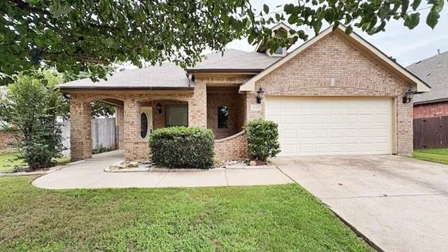 624 Vickie Street, Crowley TX 76036