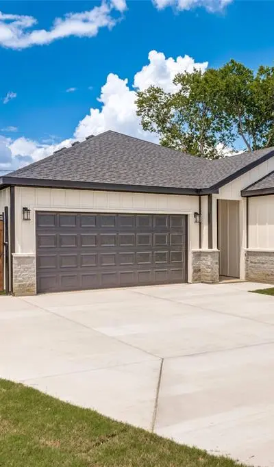 901 E Devitt Street, Fort Worth TX 76110 - Photo 2