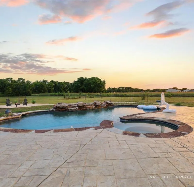 460 County Road 4421, Trenton TX 75490
