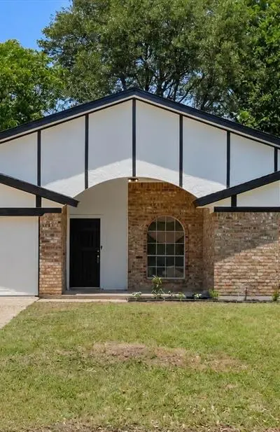 2004 Pebblecreek Drive, Cleburne TX 76033