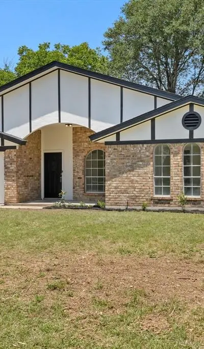 2004 Pebblecreek Drive, Cleburne TX 76033 - Photo 2