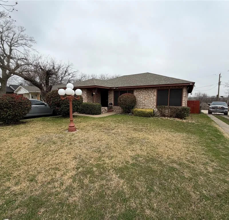1245 Marion Avenue, Fort Worth TX 76104