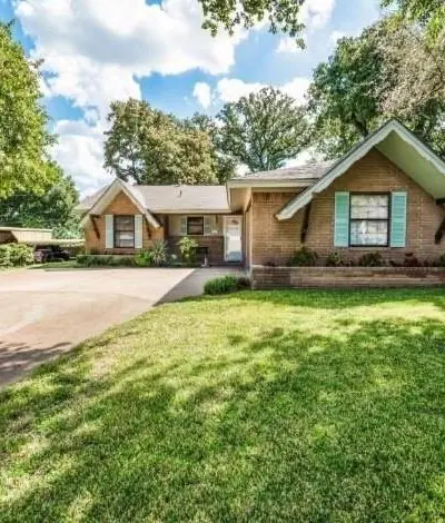 2102 Woodoak Drive, Irving TX 75060
