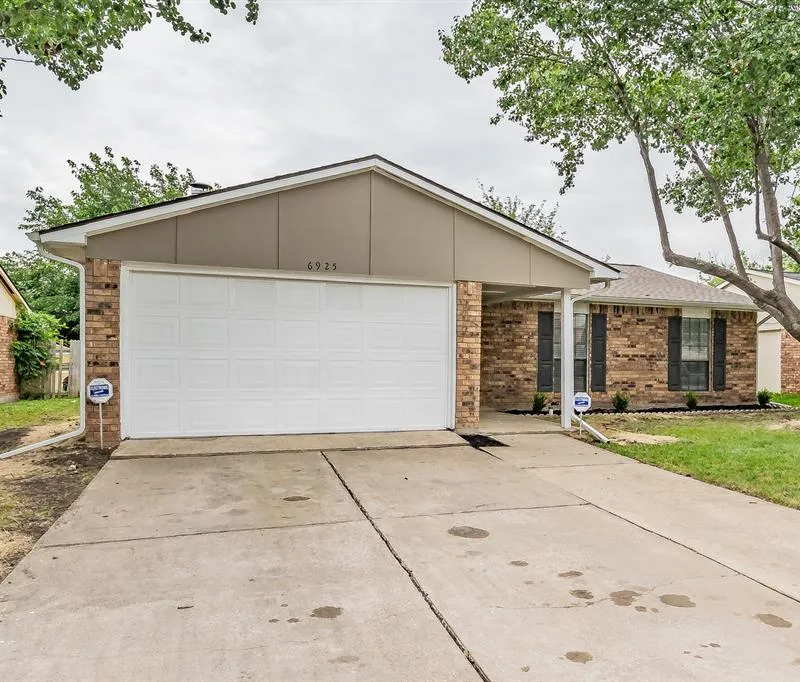 6925 Sandstone Court, Fort Worth TX 76120