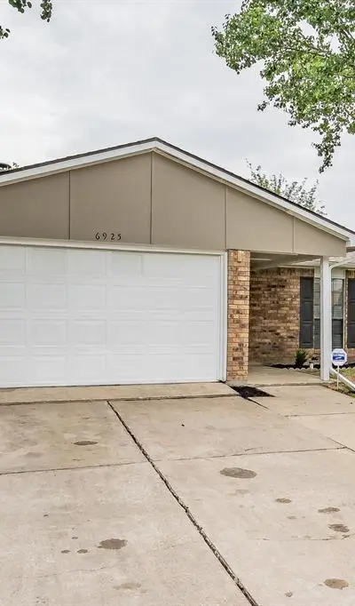 6925 Sandstone Court, Fort Worth TX 76120