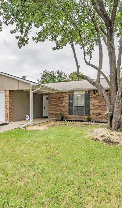 6925 Sandstone Court, Fort Worth TX 76120 - Photo 3