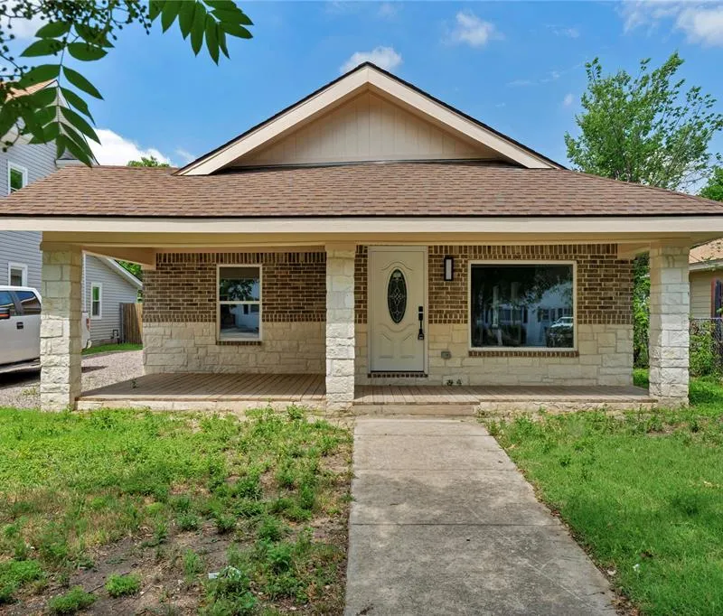 2916 Travis Avenue, Fort Worth TX 76110