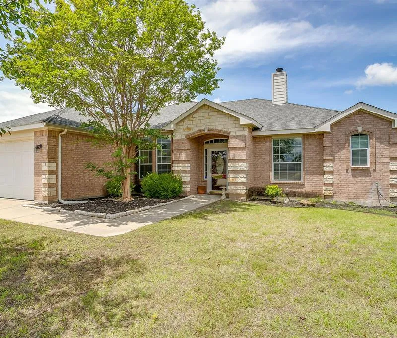 1164 Snowbird Court, Benbrook TX 76126