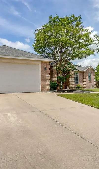 1164 Snowbird Court, Benbrook TX 76126 - Photo 4