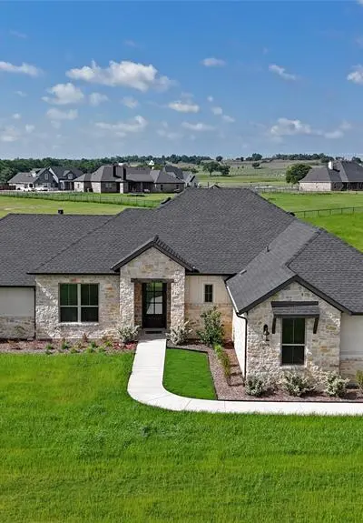 1099 Paradise Parkway, Poolville TX 76487