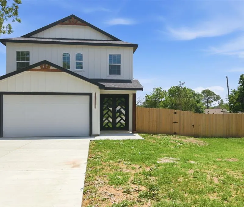 1013 Duff Court, Fort Worth TX 76112