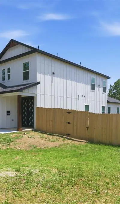 1013 Duff Court, Fort Worth TX 76112 - Photo 4
