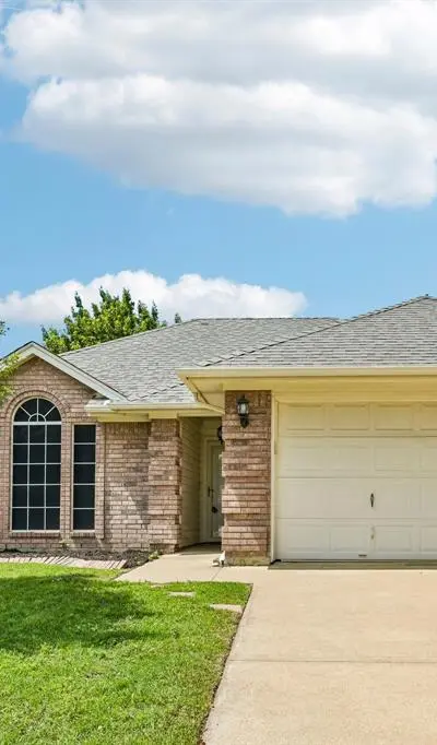 1036 Spring Hill Drive, Saginaw TX 76179
