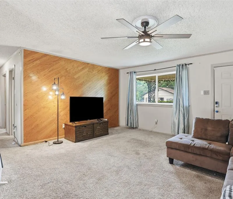4304 Hodgkins Road, Lake Worth TX 76135