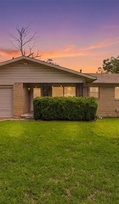 4304 Hodgkins Road, Lake Worth TX 76135 - Photo 2