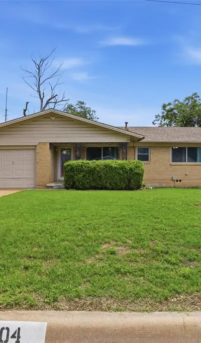 4304 Hodgkins Road, Lake Worth TX 76135 - Photo 3