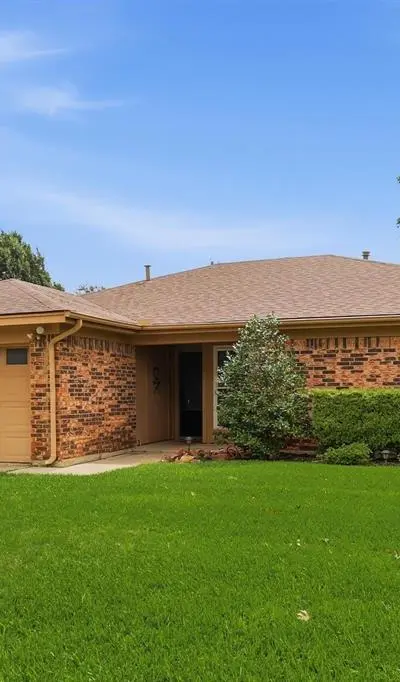 1104 Monterrey Street, Bedford TX 76022