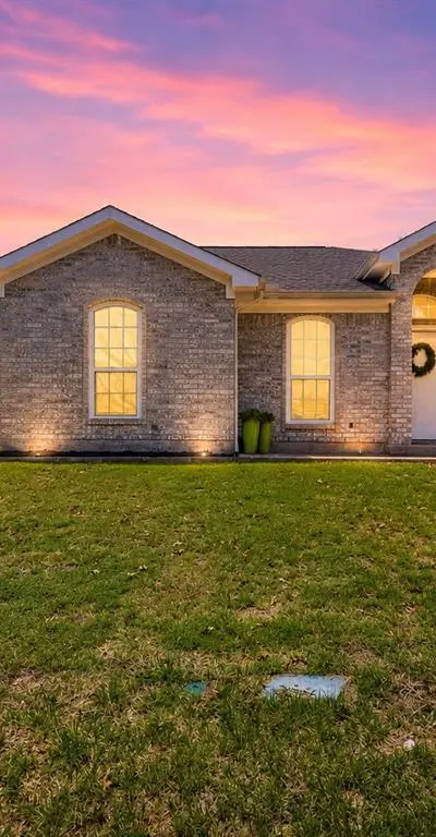432 Dove Lane, Fort Worth TX 76108