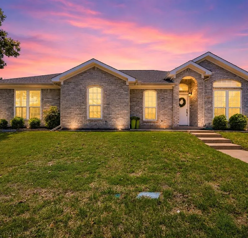 432 Dove Lane, Fort Worth TX 76108