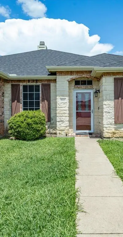 8221 Atherton Street, Arlington TX 76002 - Photo 3