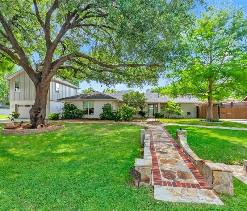 1943 Camelot Drive, Grapevine TX 76051