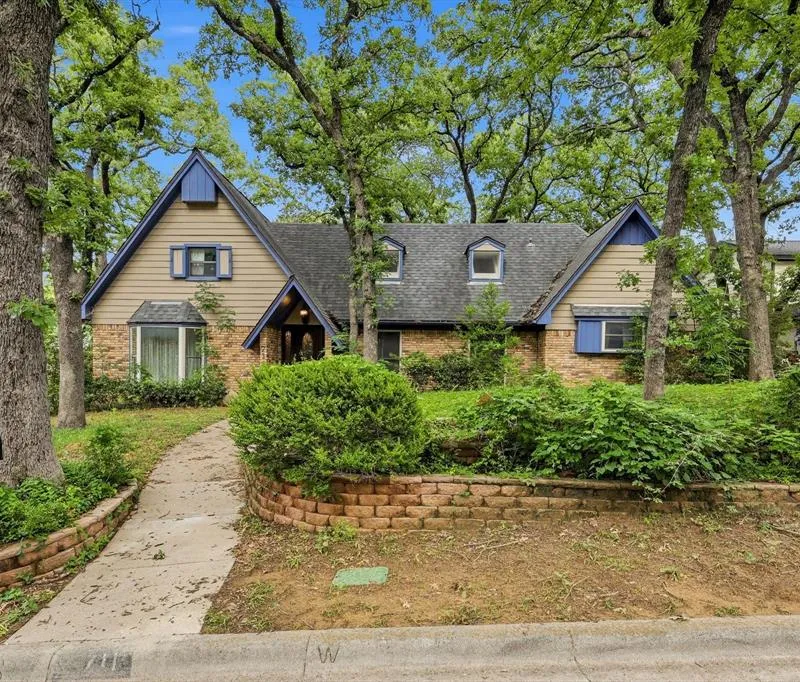711 Tanglewood Lane, Arlington TX 76012