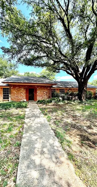 1815 Lakemont Drive, Arlington TX 76013
